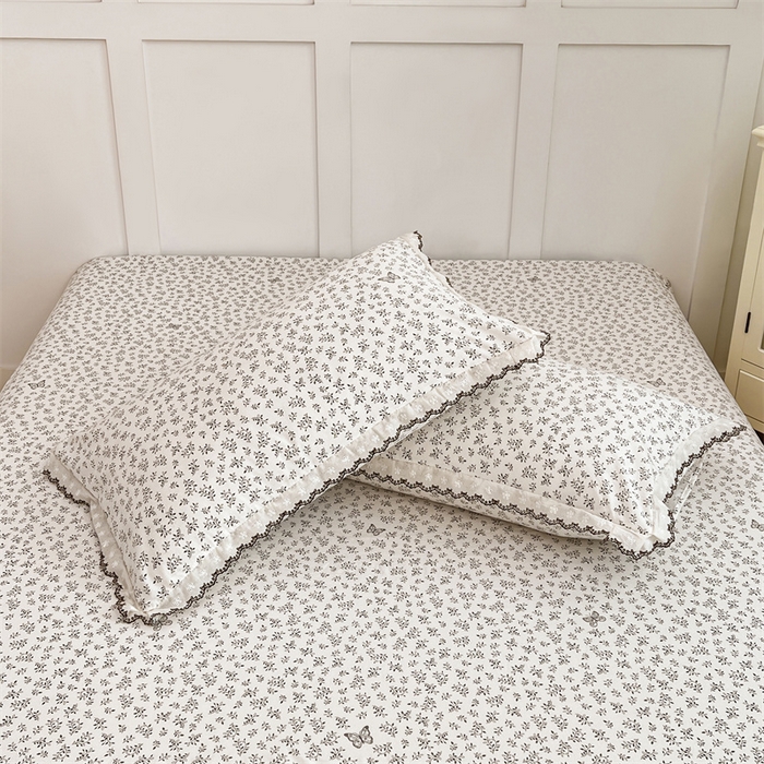 91家纺网 家纺一手货源 找家纺 圣比熊 2026新款A类云朵棉蕾丝花边枕套宿舍单人单只一只装枕芯内胆套 花间迷离（单层蕾丝花边）