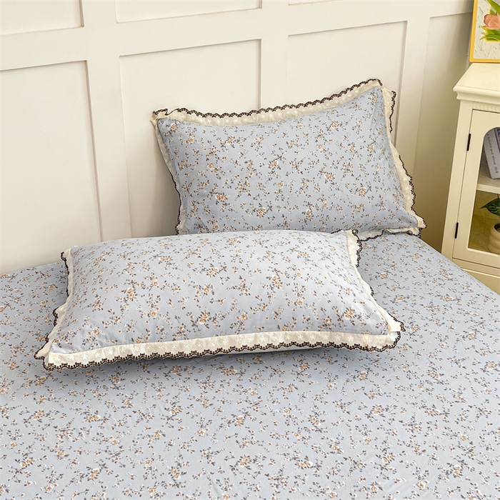 91家纺网 家纺一手货源 找家纺 圣比熊 2026新款A类云朵棉蕾丝花边枕套宿舍单人单只一只装枕芯内胆套 兰亭序-蓝（单层蕾丝花边）