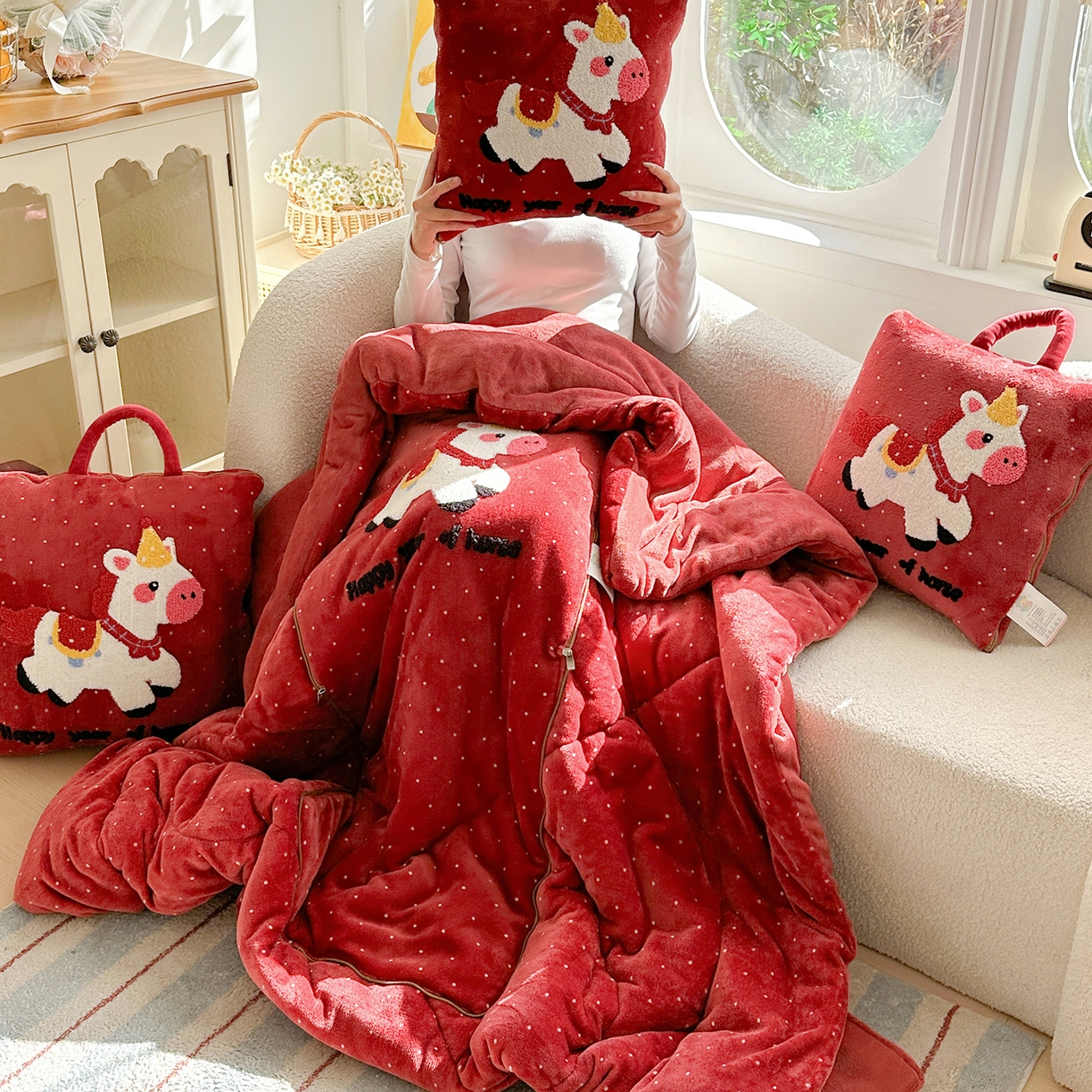 91家纺网 家纺一手货源 找家纺 【1.30周五秒杀 九人助力0.01带回家】牛奶绒小马家族抱枕被