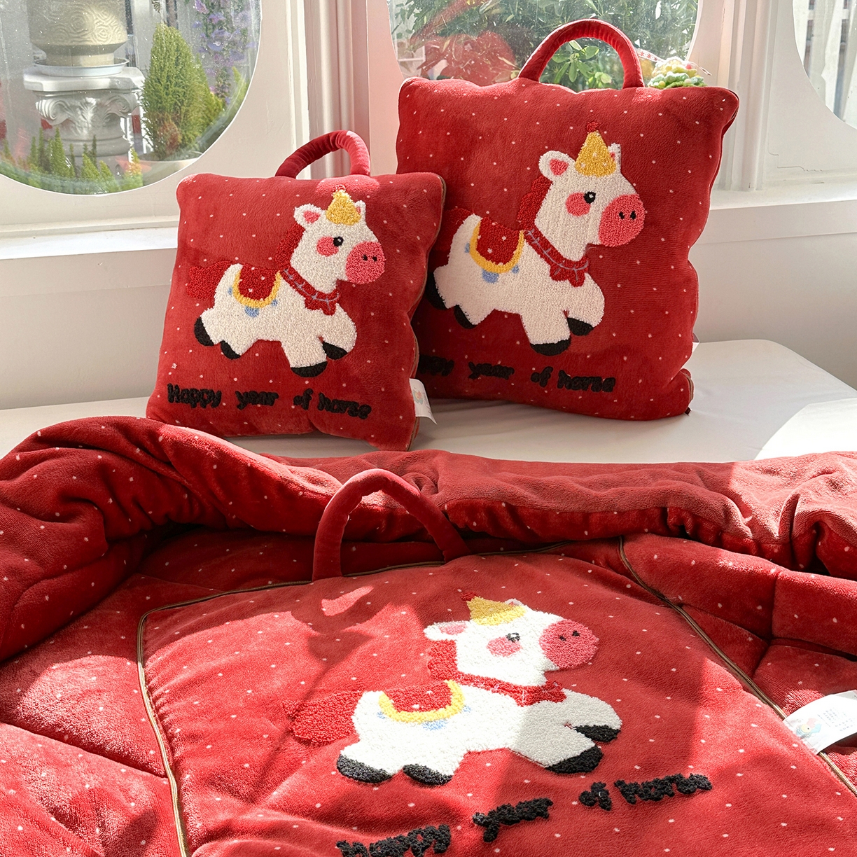 91家纺网 家纺一手货源 找家纺 【1.30周五秒杀 九人助力0.01带回家】牛奶绒小马家族抱枕被