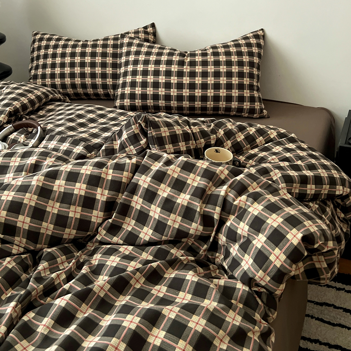 91家纺网 家纺一手货源 找家纺 你好美丽 2026新款130克高克重格调简麻水洗四件套（暗合） 格调黑格