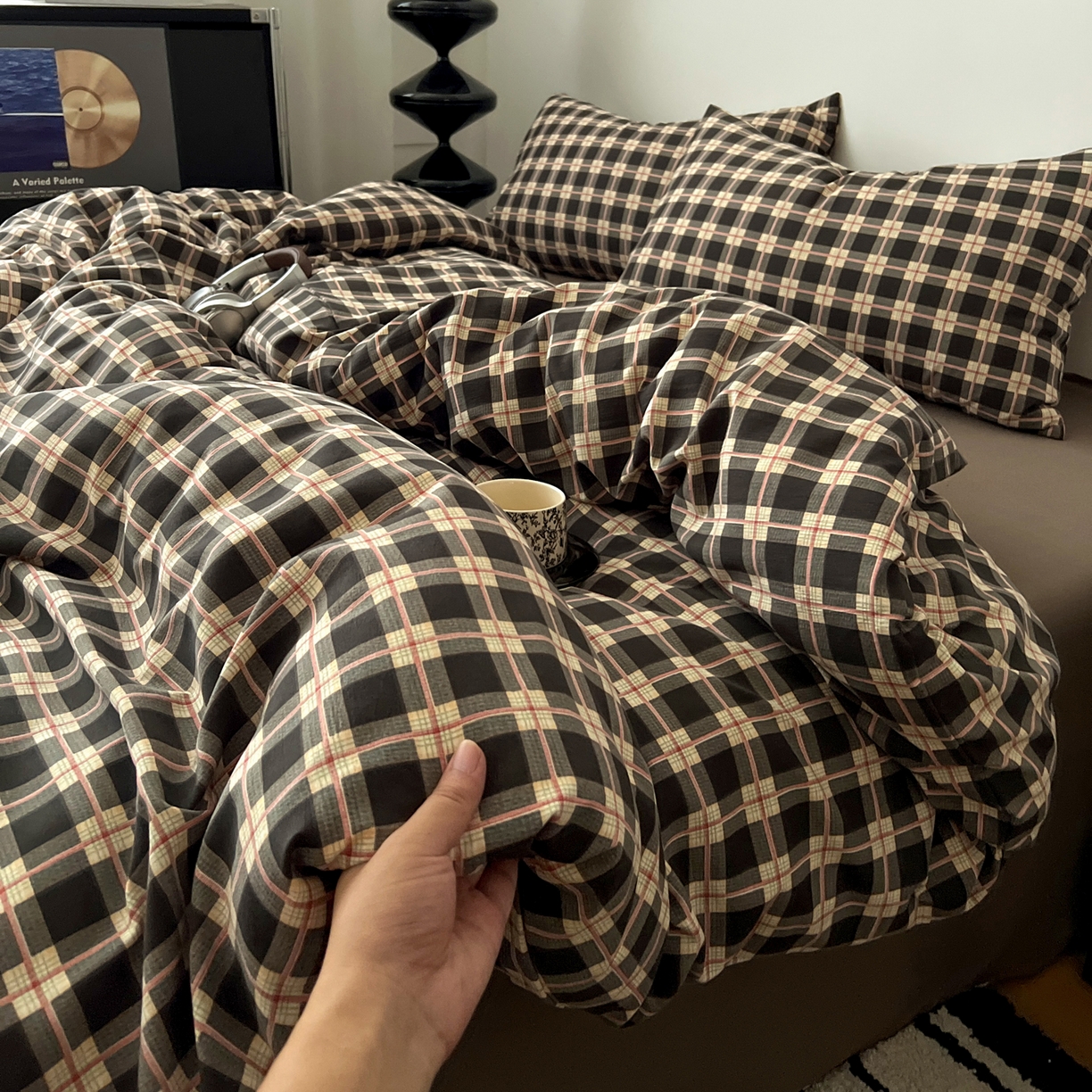 91家纺网 家纺一手货源 找家纺 你好美丽 2026新款130克高克重格调简麻水洗四件套（暗合） 格调黑格