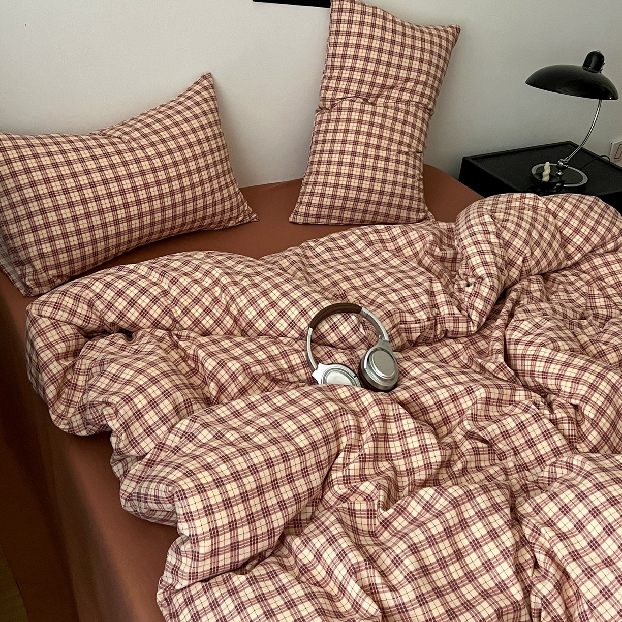 91家纺网 家纺一手货源 找家纺 你好美丽 2026新款130克高克重格调简麻水洗四件套（暗合） 格调红小格