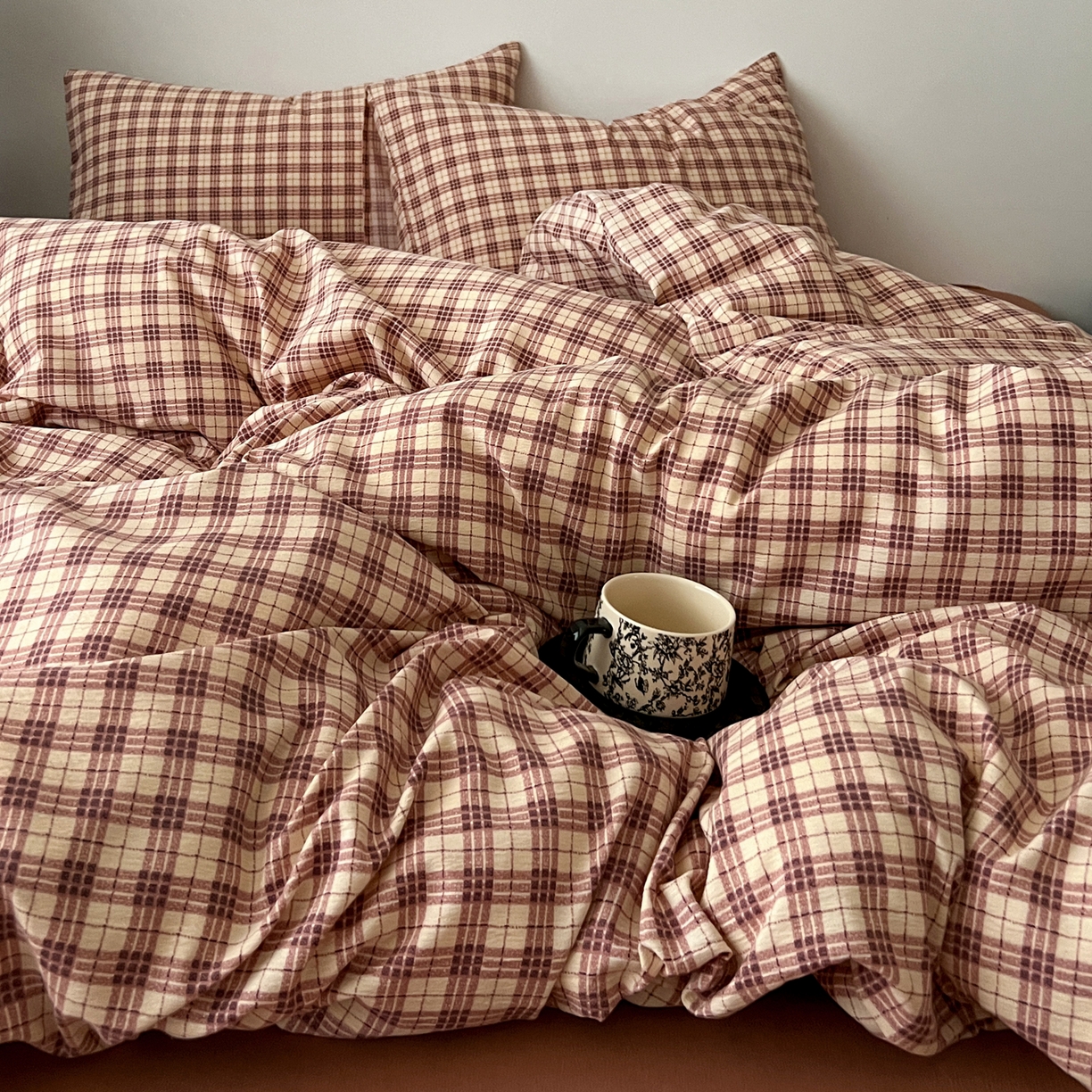 91家纺网 家纺一手货源 找家纺 你好美丽 2026新款130克高克重格调简麻水洗四件套（暗合） 格调红小格