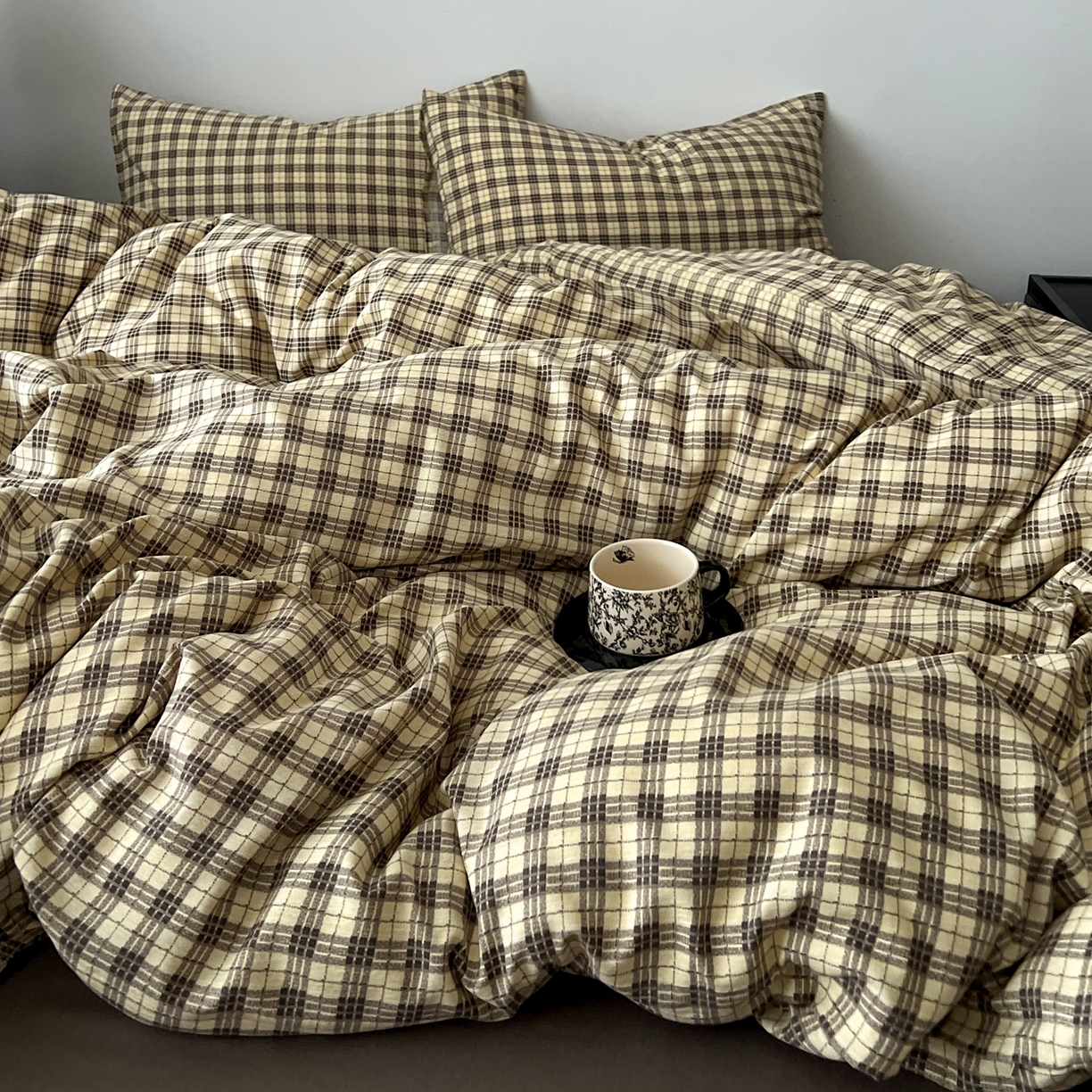 91家纺网 家纺一手货源 找家纺 你好美丽 2026新款130克高克重格调简麻水洗四件套（暗合） 格调咖小格