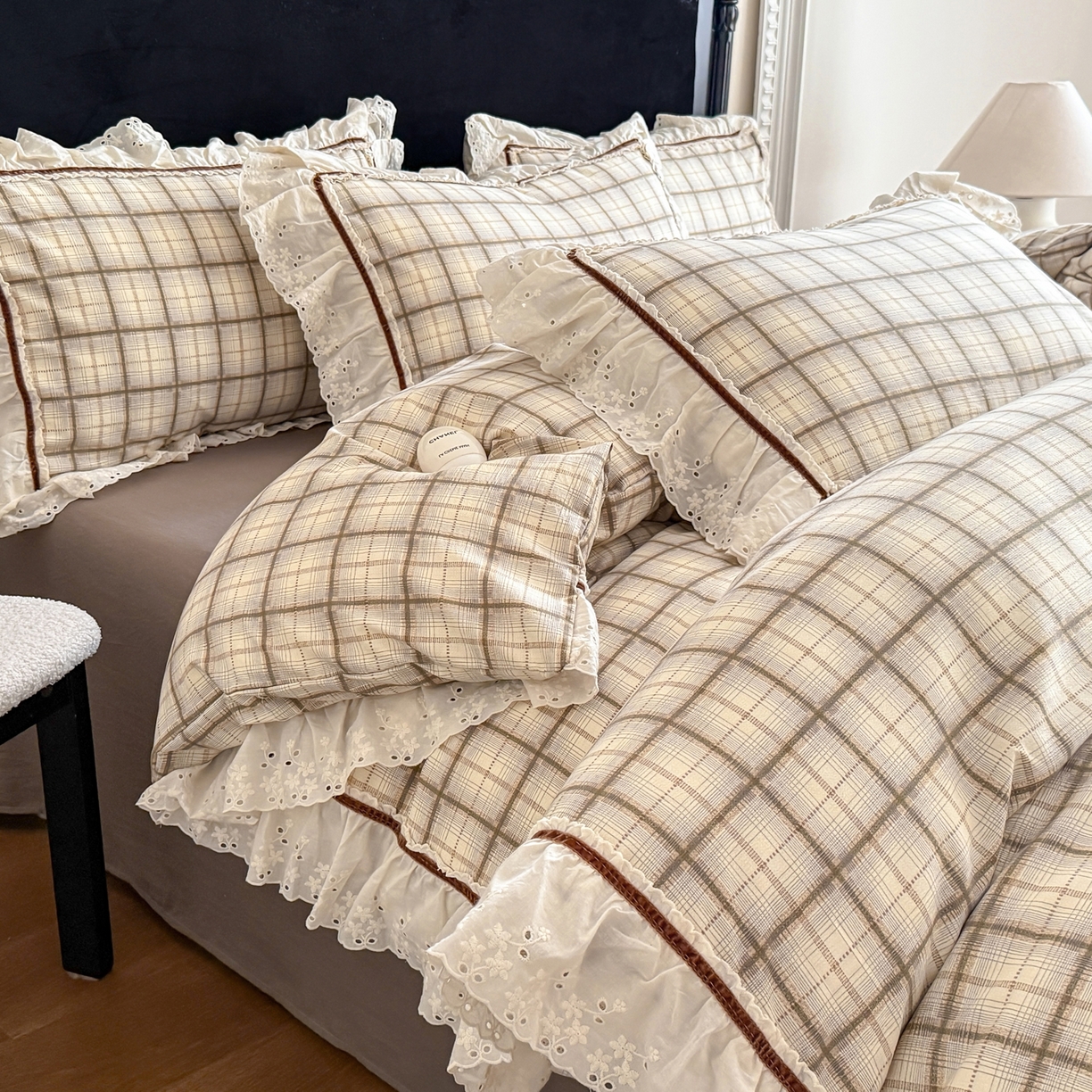 91家纺网 家纺一手货源 找家纺 （总）你好美丽 2026新款韩版刺绣水洗沐格简麻花边系列四件套