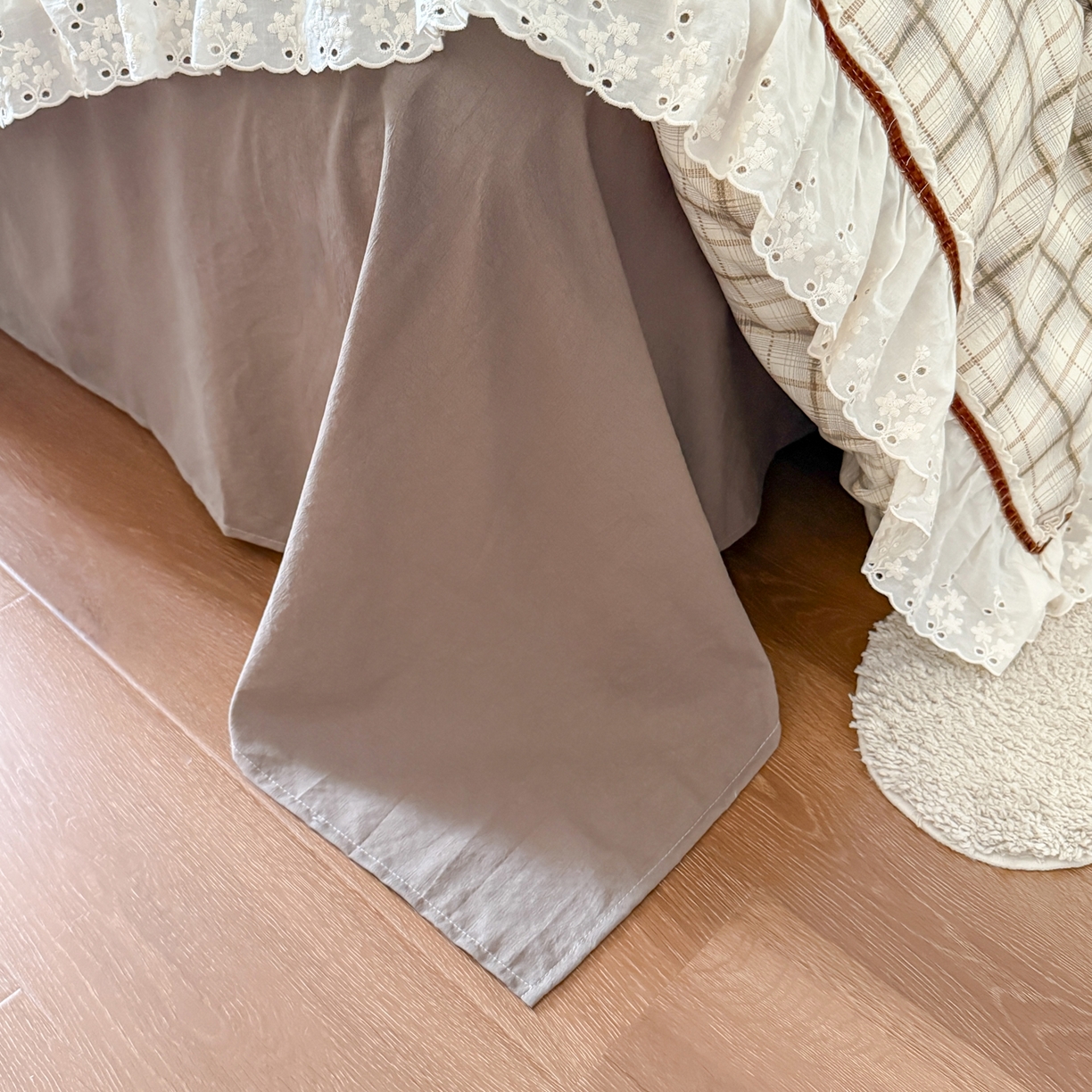 91家纺网 家纺一手货源 找家纺 （总）你好美丽 2026新款韩版刺绣水洗沐格简麻花边系列四件套