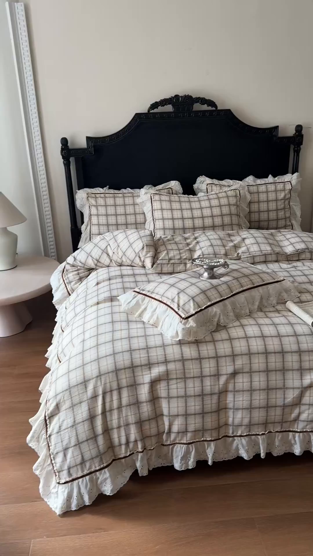 91家纺网 家纺一手货源 找家纺 你好美丽 2026新款韩版刺绣水洗沐格简麻花边系列四件套 沐格咖大格