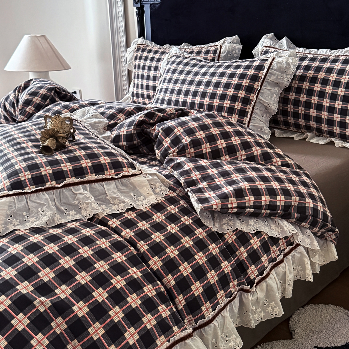 91家纺网 家纺一手货源 找家纺 你好美丽 2026新款韩版刺绣水洗沐格简麻花边系列四件套 沐格黑格