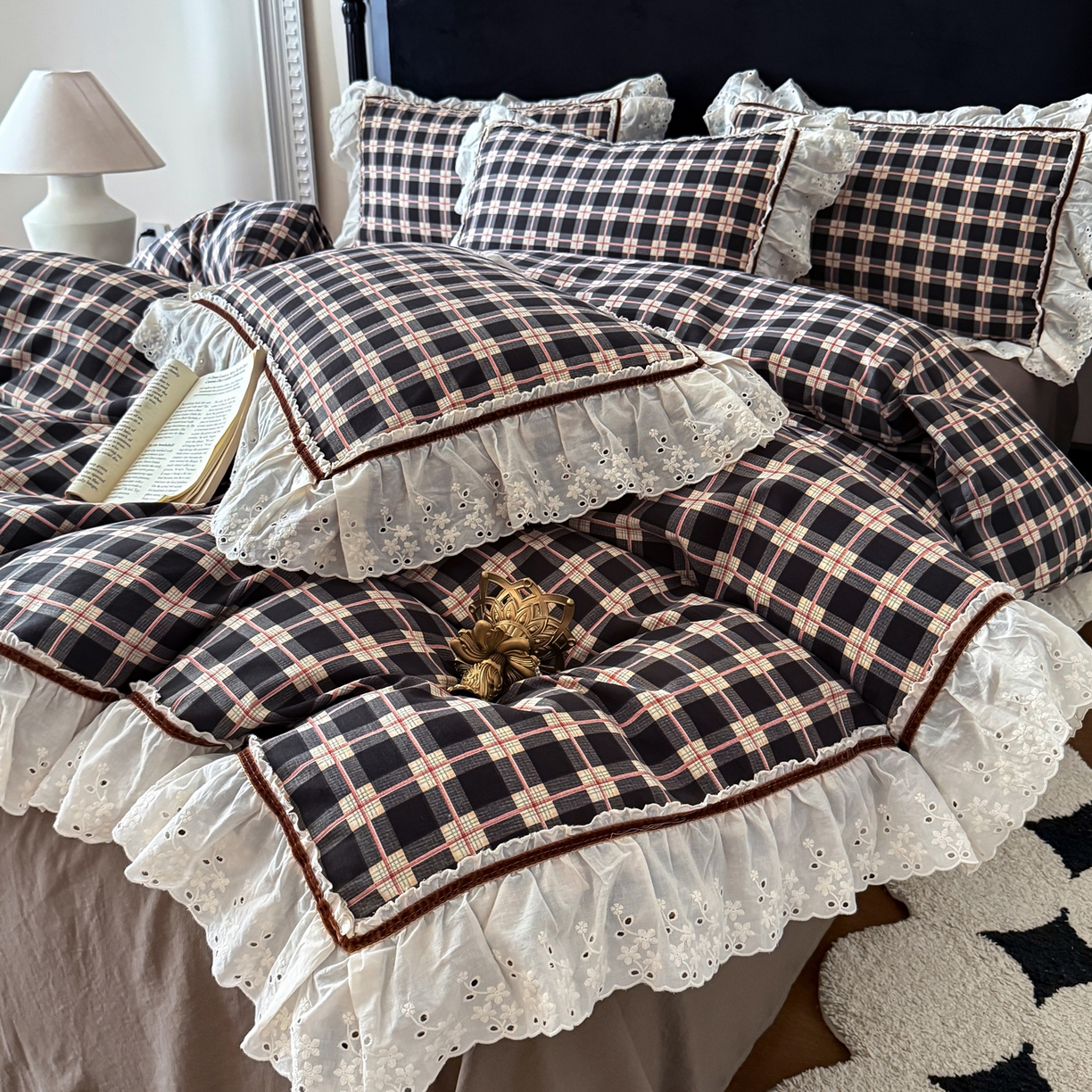 91家纺网 家纺一手货源 找家纺 你好美丽 2026新款韩版刺绣水洗沐格简麻花边系列四件套 沐格黑格