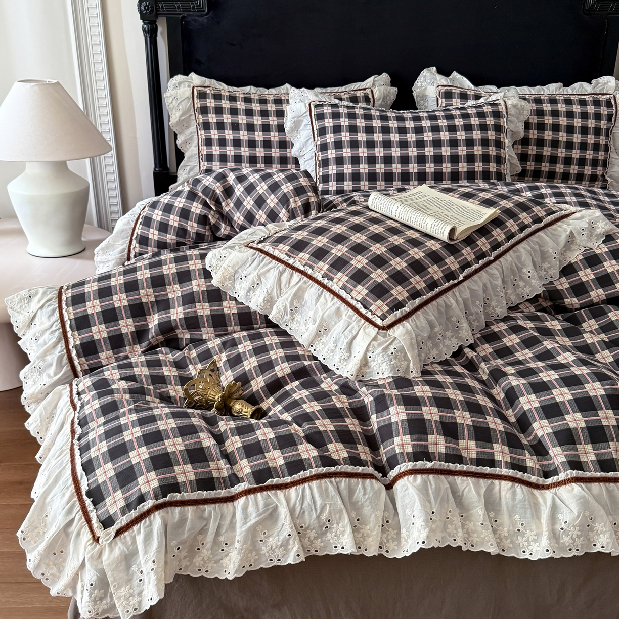 91家纺网 家纺一手货源 找家纺 你好美丽 2026新款韩版刺绣水洗沐格简麻花边系列四件套 沐格黑格