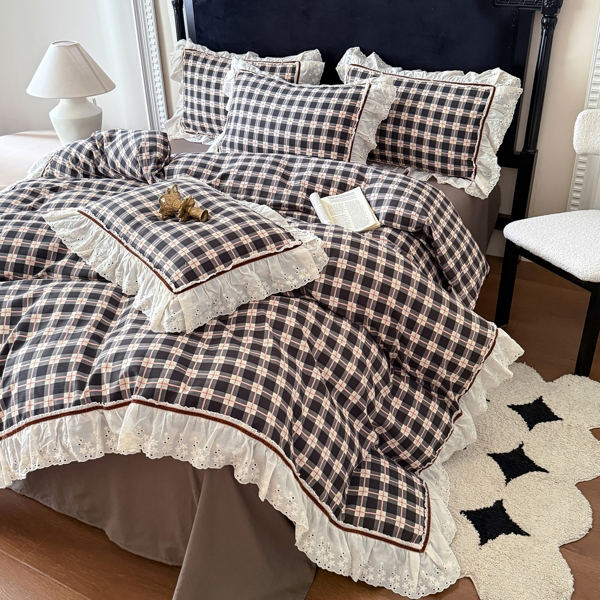 91家纺网 家纺一手货源 找家纺 你好美丽 2026新款韩版刺绣水洗沐格简麻花边系列四件套 沐格黑格