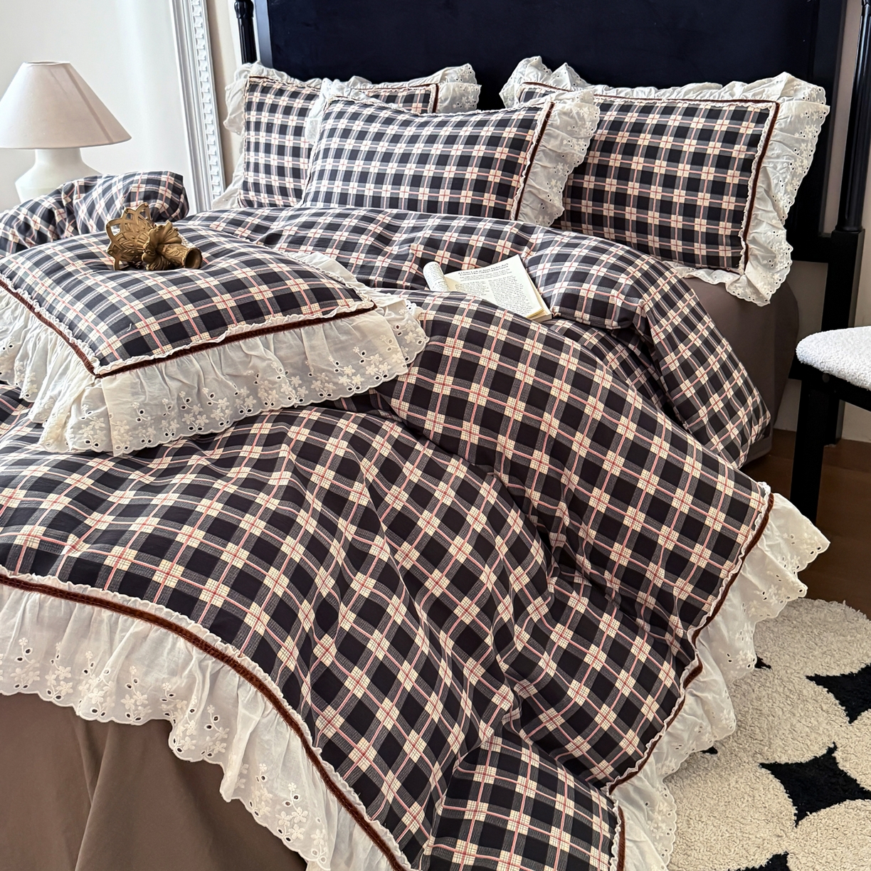 91家纺网 家纺一手货源 找家纺 你好美丽 2026新款韩版刺绣水洗沐格简麻花边系列四件套 沐格黑格