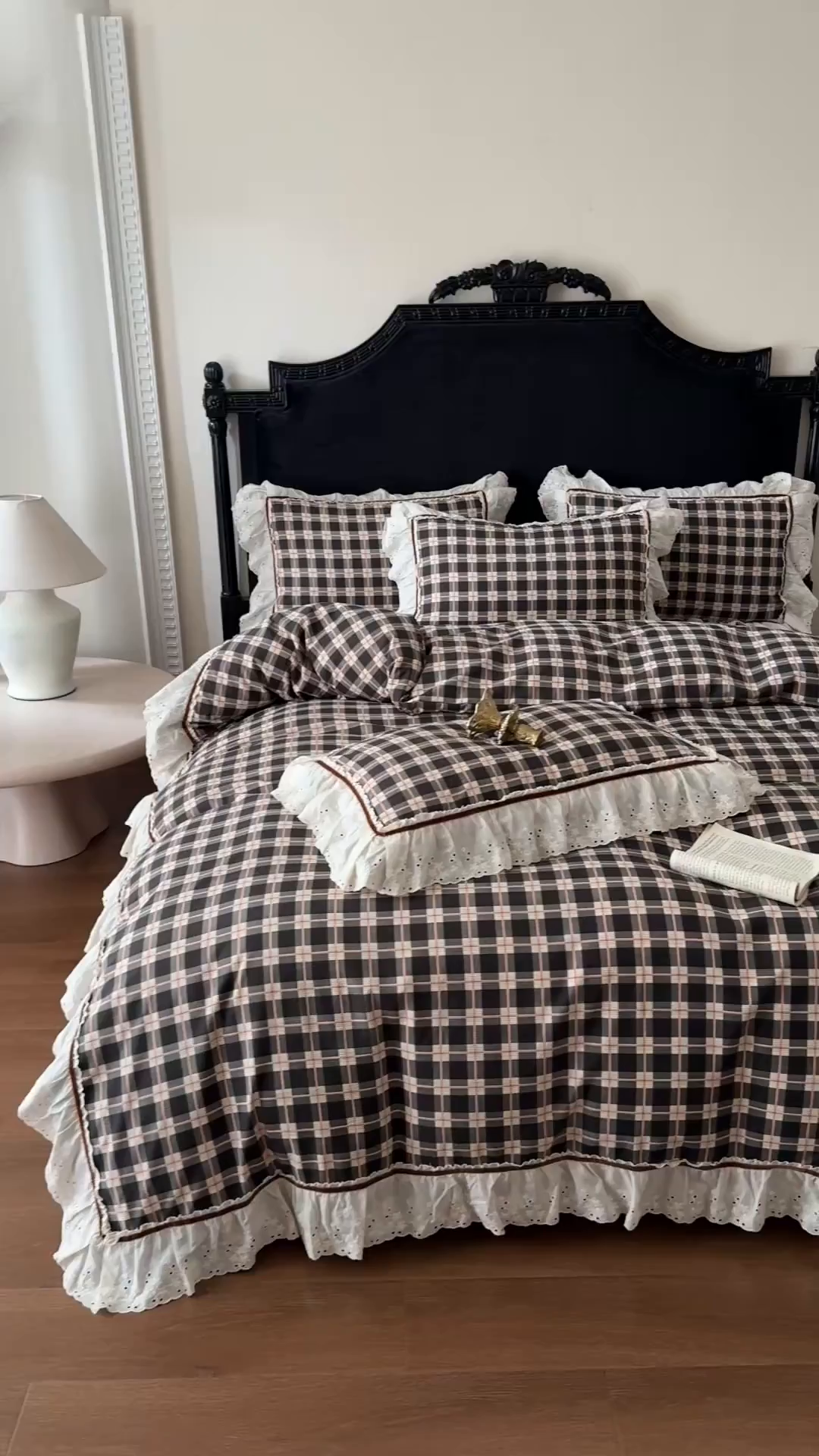 91家纺网 家纺一手货源 找家纺 你好美丽 2026新款韩版刺绣水洗沐格简麻花边系列四件套 沐格黑格