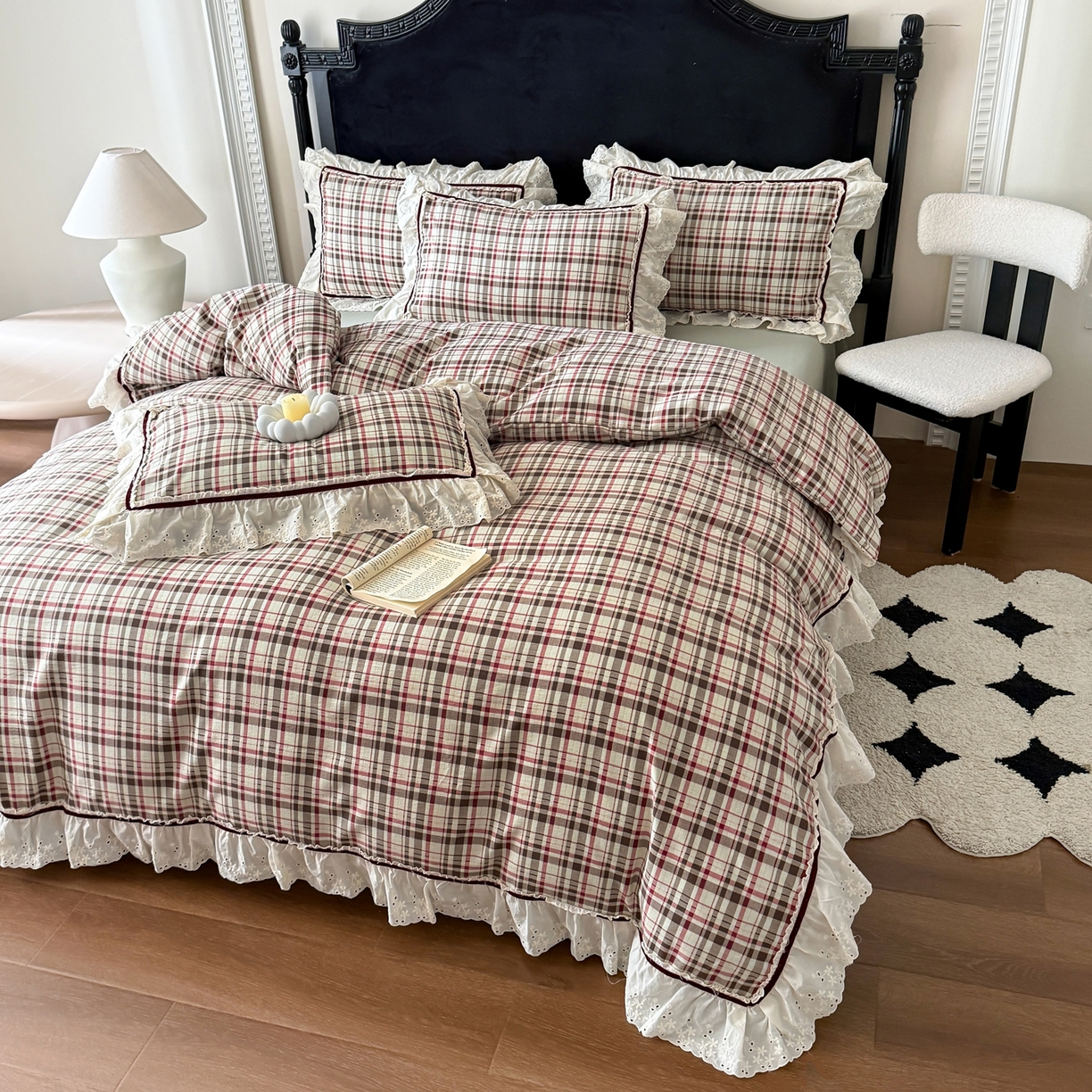 91家纺网 家纺一手货源 找家纺 你好美丽 2026新款韩版刺绣水洗沐格简麻花边系列四件套 沐格红大格