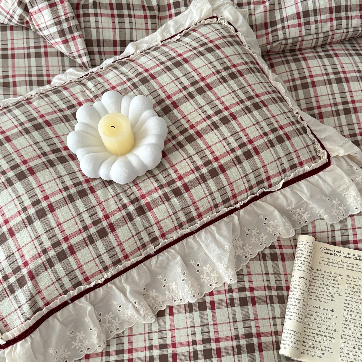 91家纺网 家纺一手货源 找家纺 你好美丽 2026新款韩版刺绣水洗沐格简麻花边系列四件套 沐格红大格