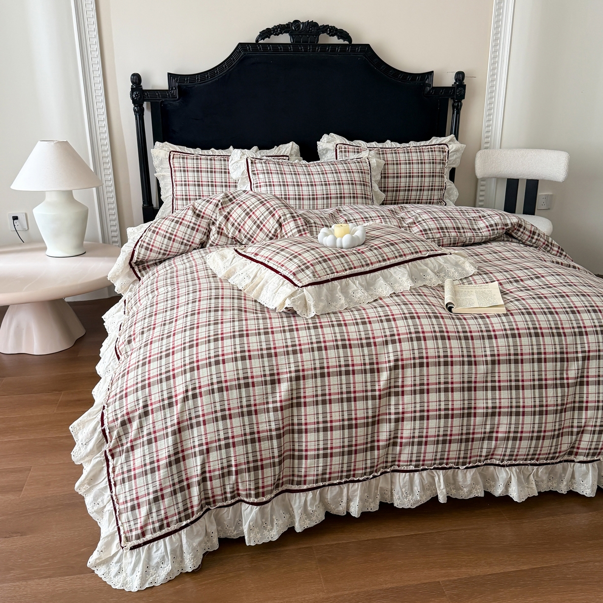 91家纺网 家纺一手货源 找家纺 你好美丽 2026新款韩版刺绣水洗沐格简麻花边系列四件套 沐格红大格