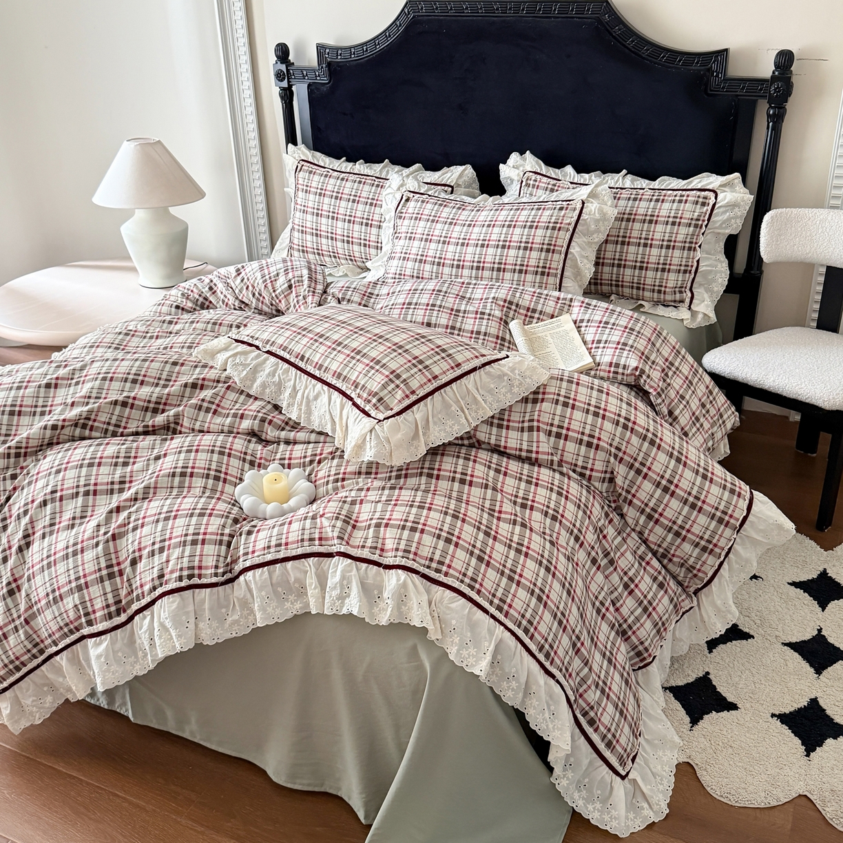 91家纺网 家纺一手货源 找家纺 你好美丽 2026新款韩版刺绣水洗沐格简麻花边系列四件套 沐格红大格