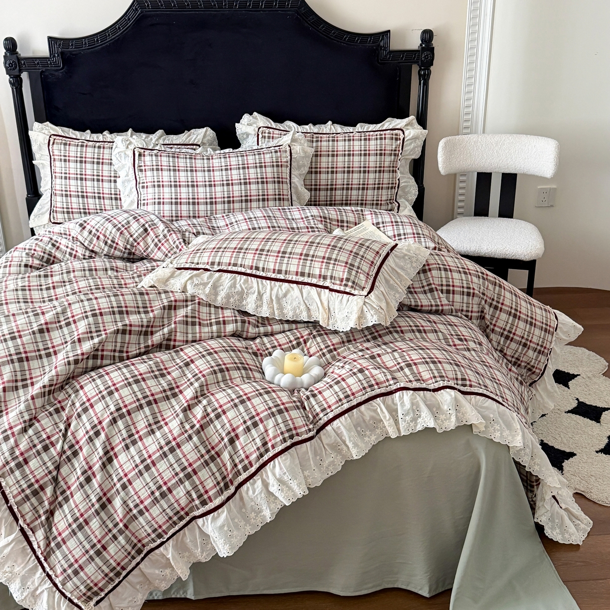 91家纺网 家纺一手货源 找家纺 你好美丽 2026新款韩版刺绣水洗沐格简麻花边系列四件套 沐格红大格