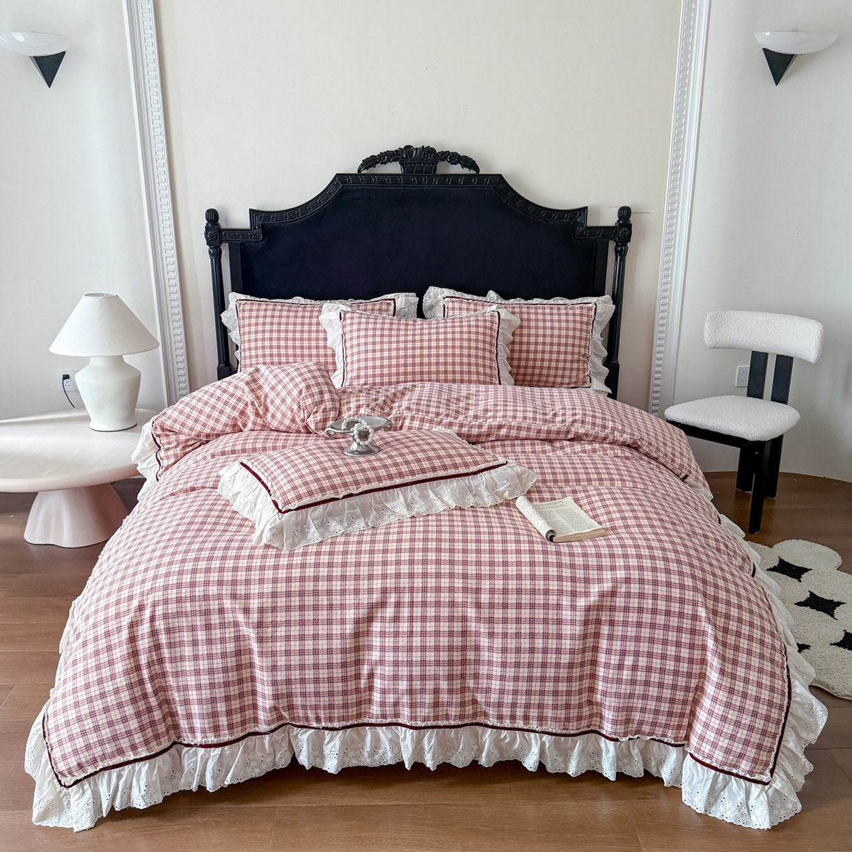 91家纺网 家纺一手货源 找家纺 你好美丽 2026新款韩版刺绣水洗沐格简麻花边系列四件套 沐格红小格