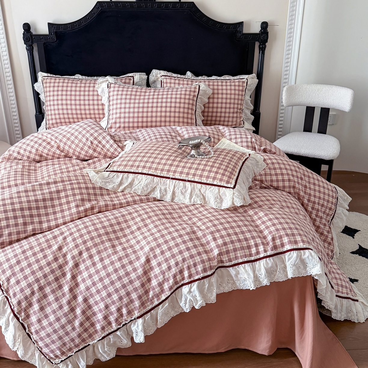 91家纺网 家纺一手货源 找家纺 你好美丽 2026新款韩版刺绣水洗沐格简麻花边系列四件套 沐格红小格