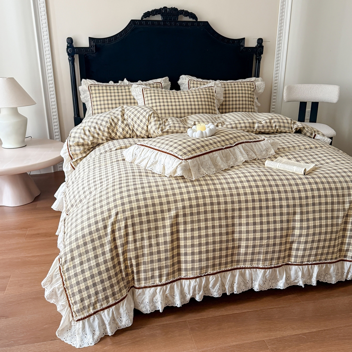 91家纺网 家纺一手货源 找家纺 你好美丽 2026新款韩版刺绣水洗沐格简麻花边系列四件套 沐格咖小格