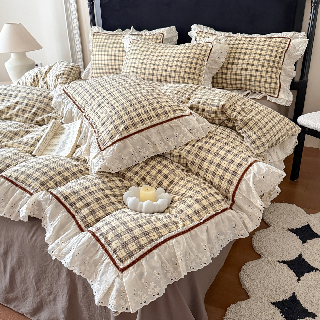 91家纺网 家纺一手货源 找家纺 你好美丽 2026新款韩版刺绣水洗沐格简麻花边系列四件套 沐格咖小格