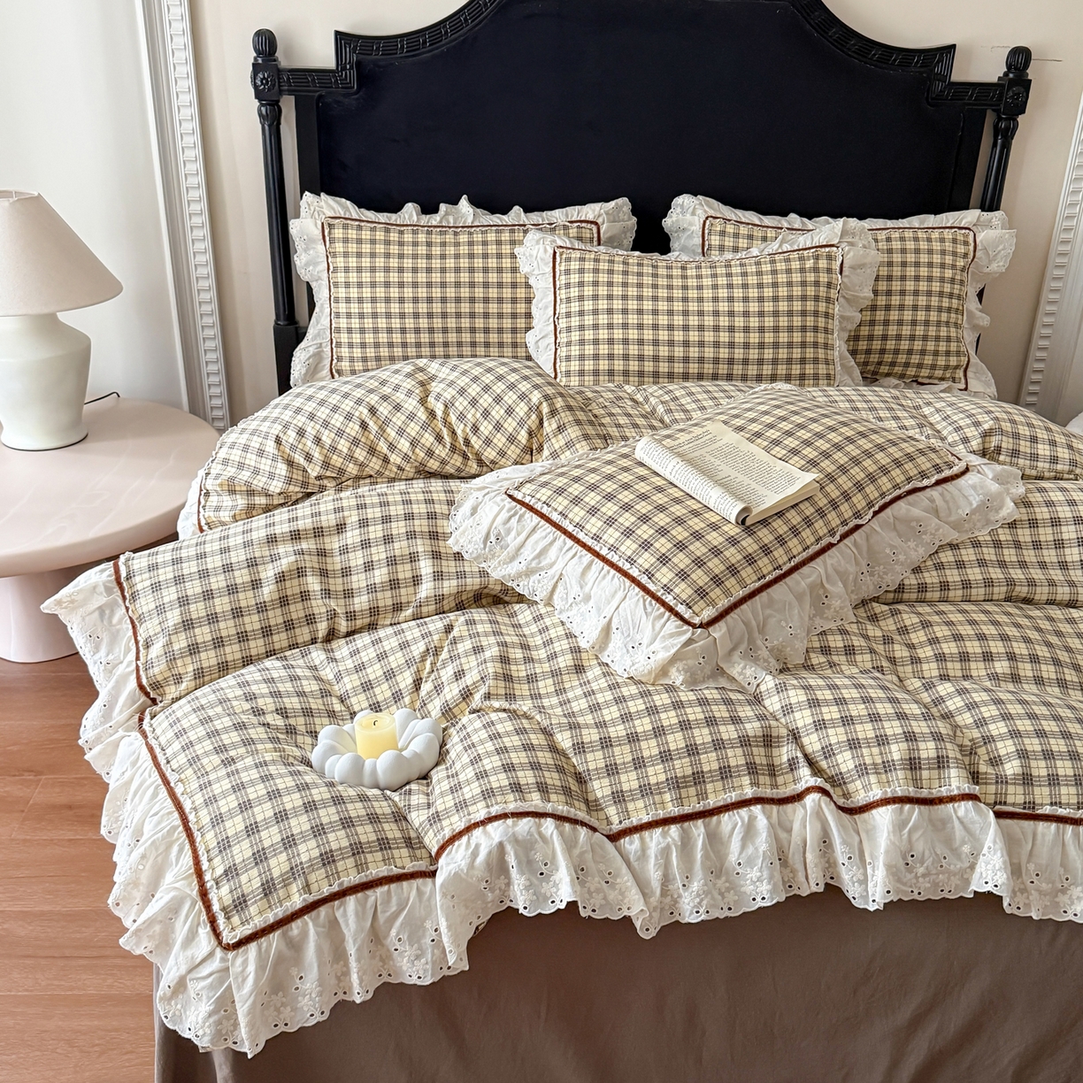 91家纺网 家纺一手货源 找家纺 你好美丽 2026新款韩版刺绣水洗沐格简麻花边系列四件套 沐格咖小格