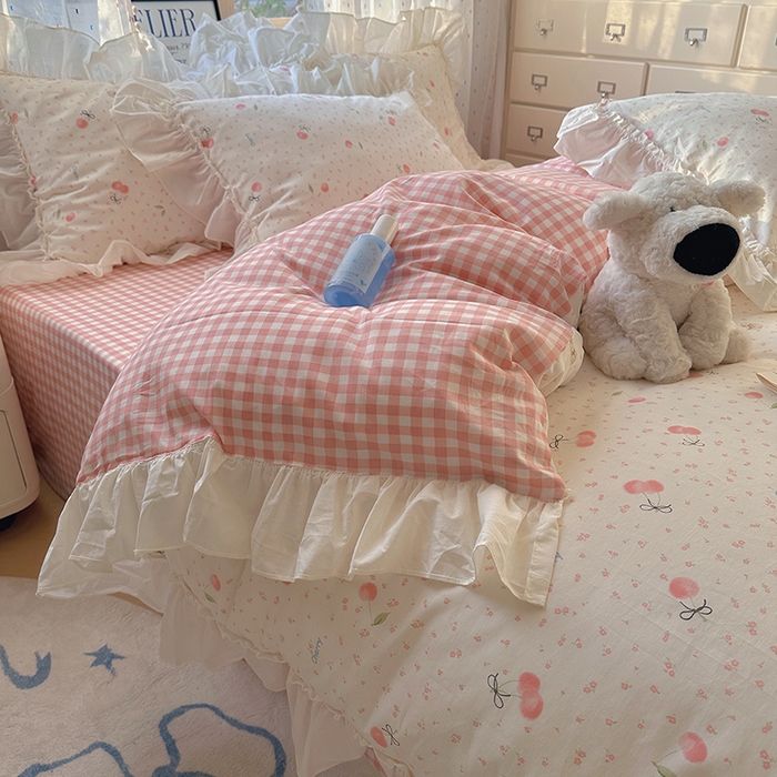 91家纺网 家纺一手货源 找家纺 瑞莱 2026春夏新款全棉纯棉印花韩系卡通花边四件套 樱桃甜宠