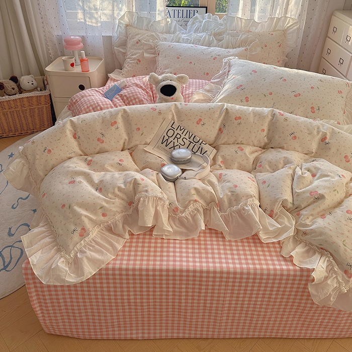 91家纺网 家纺一手货源 找家纺 瑞莱 2026春夏新款全棉纯棉印花韩系卡通花边四件套 樱桃甜宠