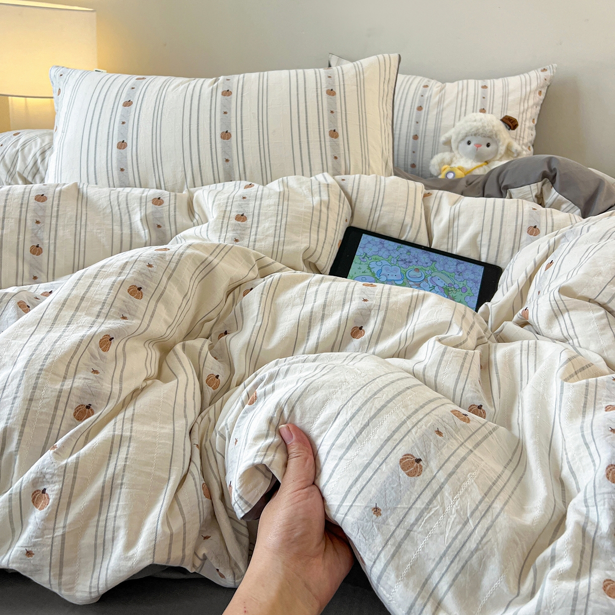 91家纺网 家纺一手货源 找家纺 爱丽丝 2026新款全棉剪花色织提花四件套 小南瓜-灰