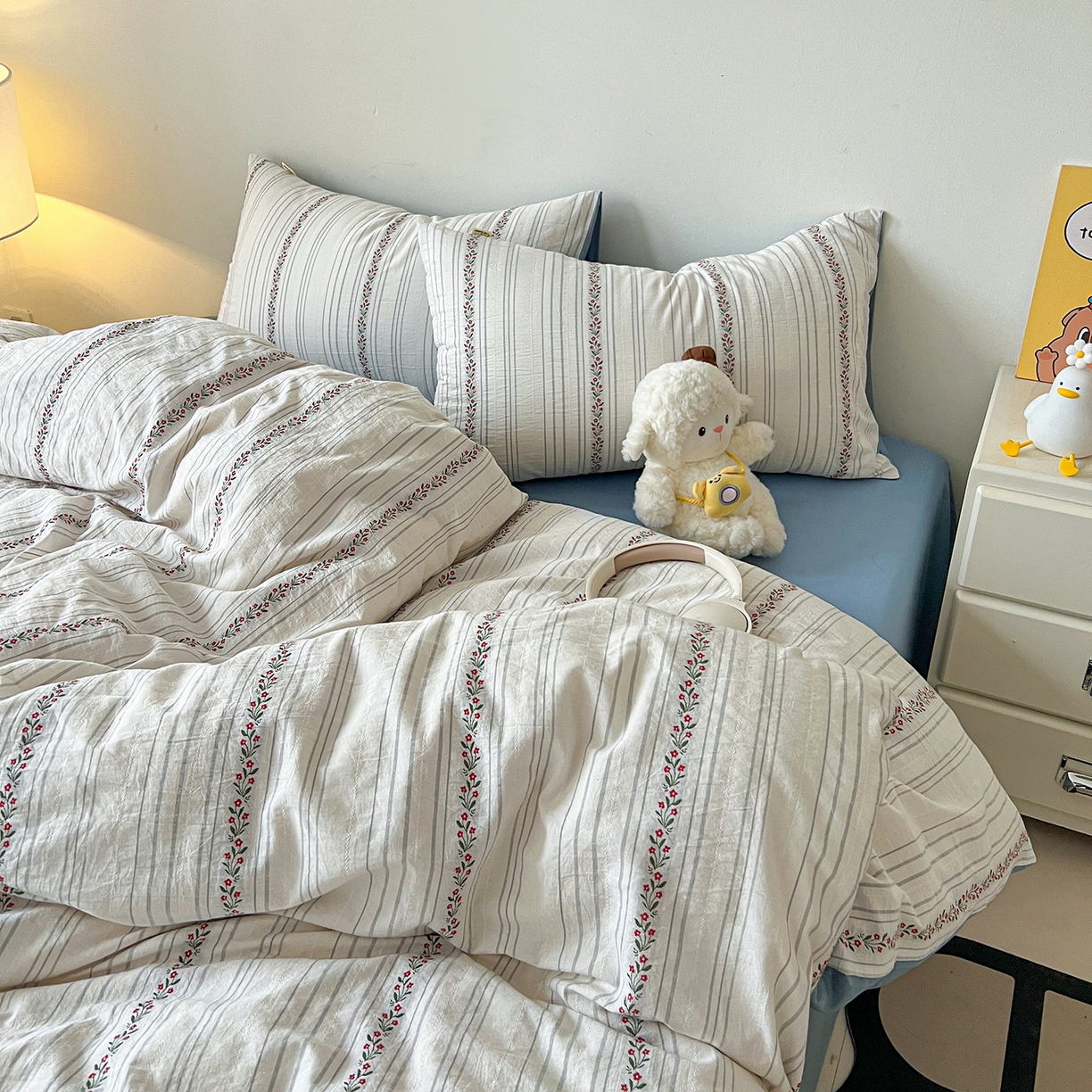 91家纺网 家纺一手货源 找家纺 爱丽丝 2026新款全棉剪花色织提花四件套 花颜-蓝