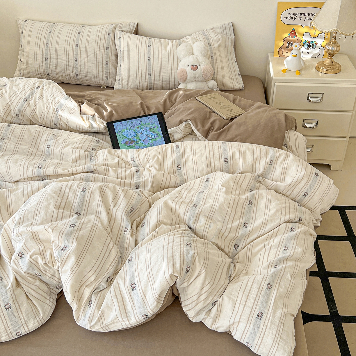 91家纺网 家纺一手货源 找家纺 爱丽丝 2026新款全棉剪花色织提花四件套 可爱兔-咖