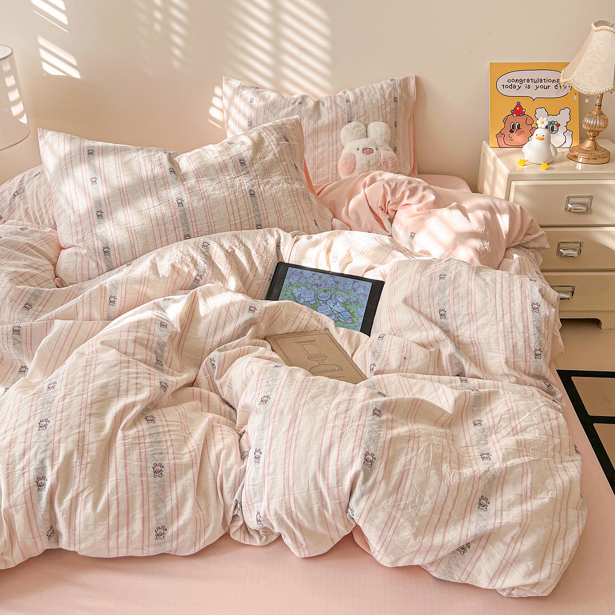 91家纺网 家纺一手货源 找家纺 爱丽丝 2026新款全棉剪花色织提花四件套 可爱兔-粉