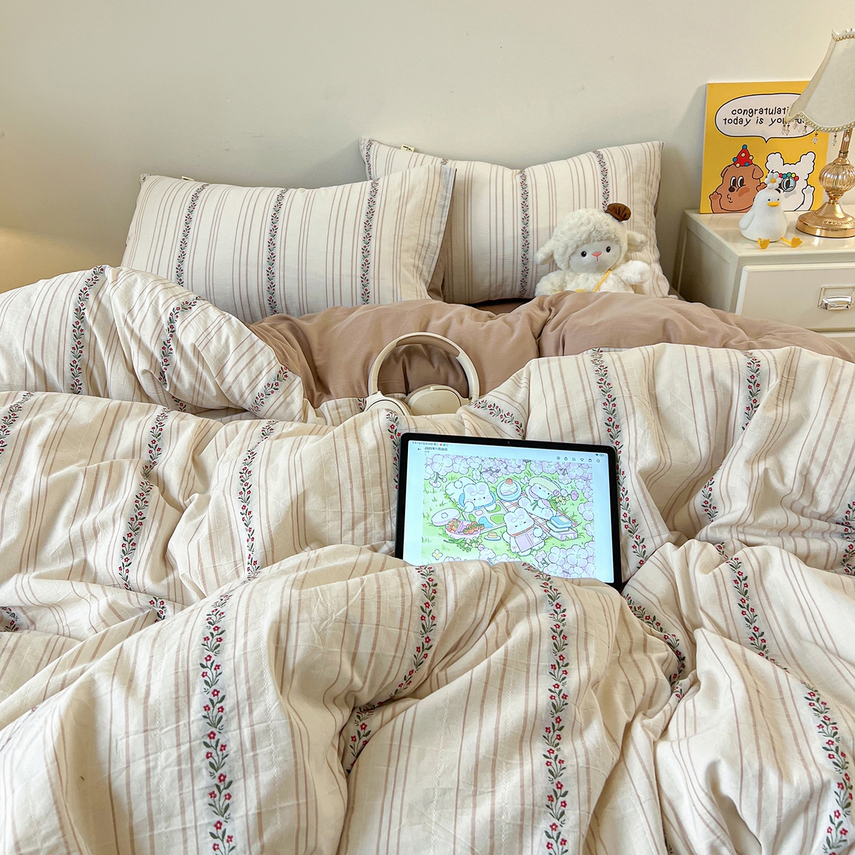 91家纺网 家纺一手货源 找家纺 爱丽丝 2026新款全棉剪花色织提花四件套 花颜-咖