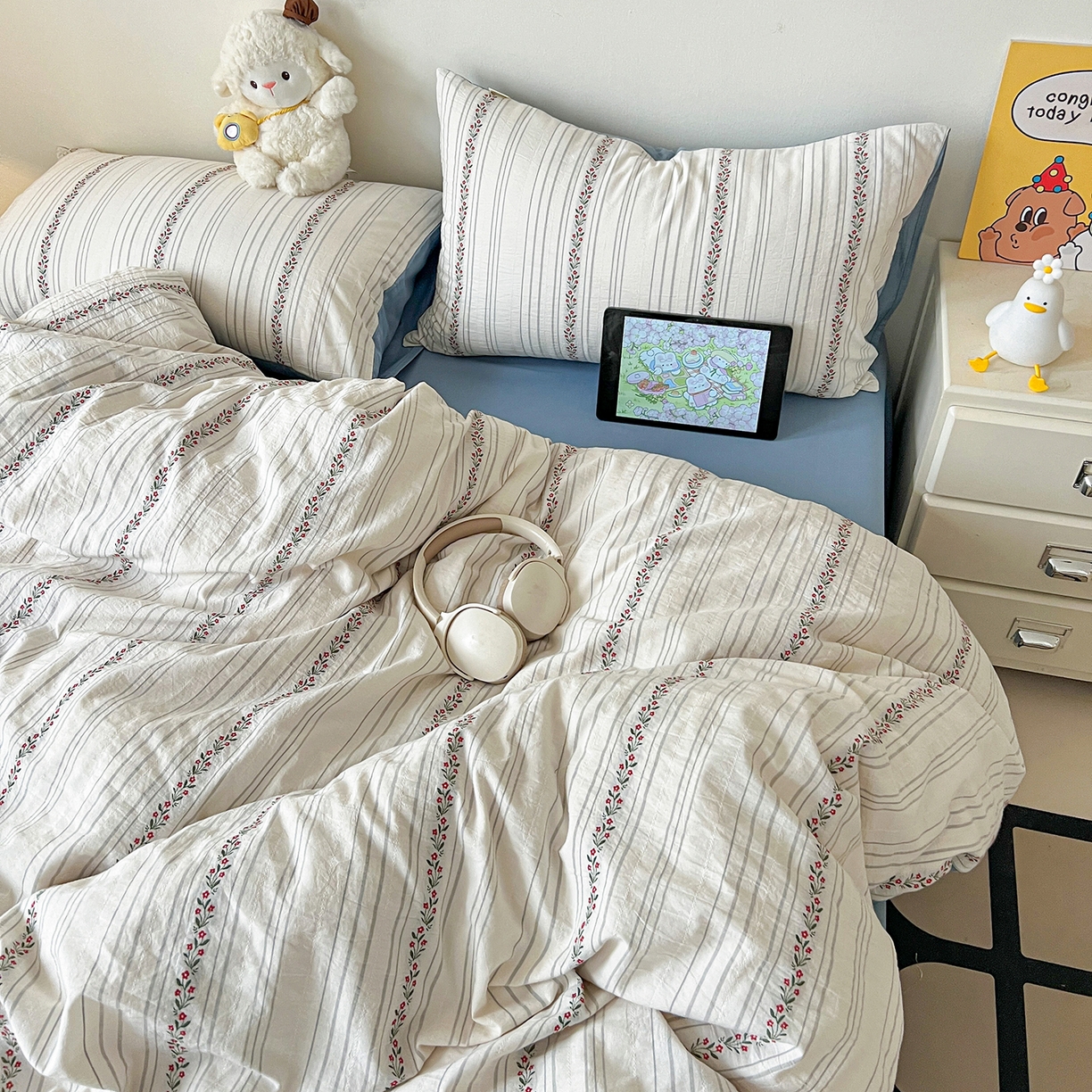 91家纺网 家纺一手货源 找家纺 爱丽丝 2026新款全棉剪花色织提花四件套 花颜-蓝