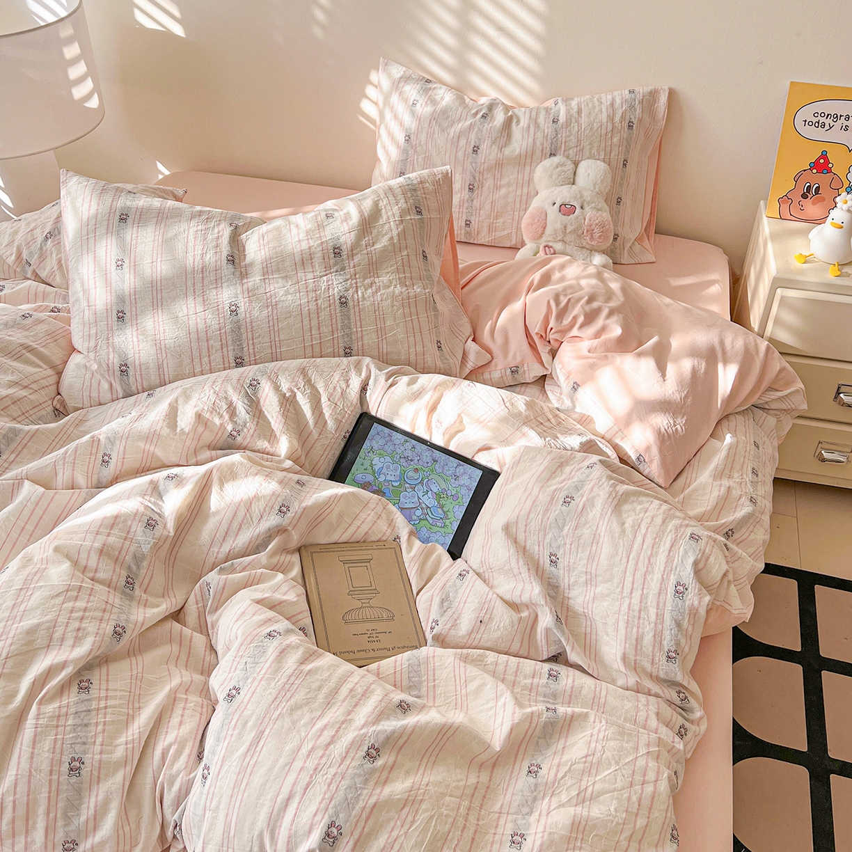 91家纺网 家纺一手货源 找家纺 爱丽丝 2026新款全棉剪花色织提花四件套 可爱兔-粉