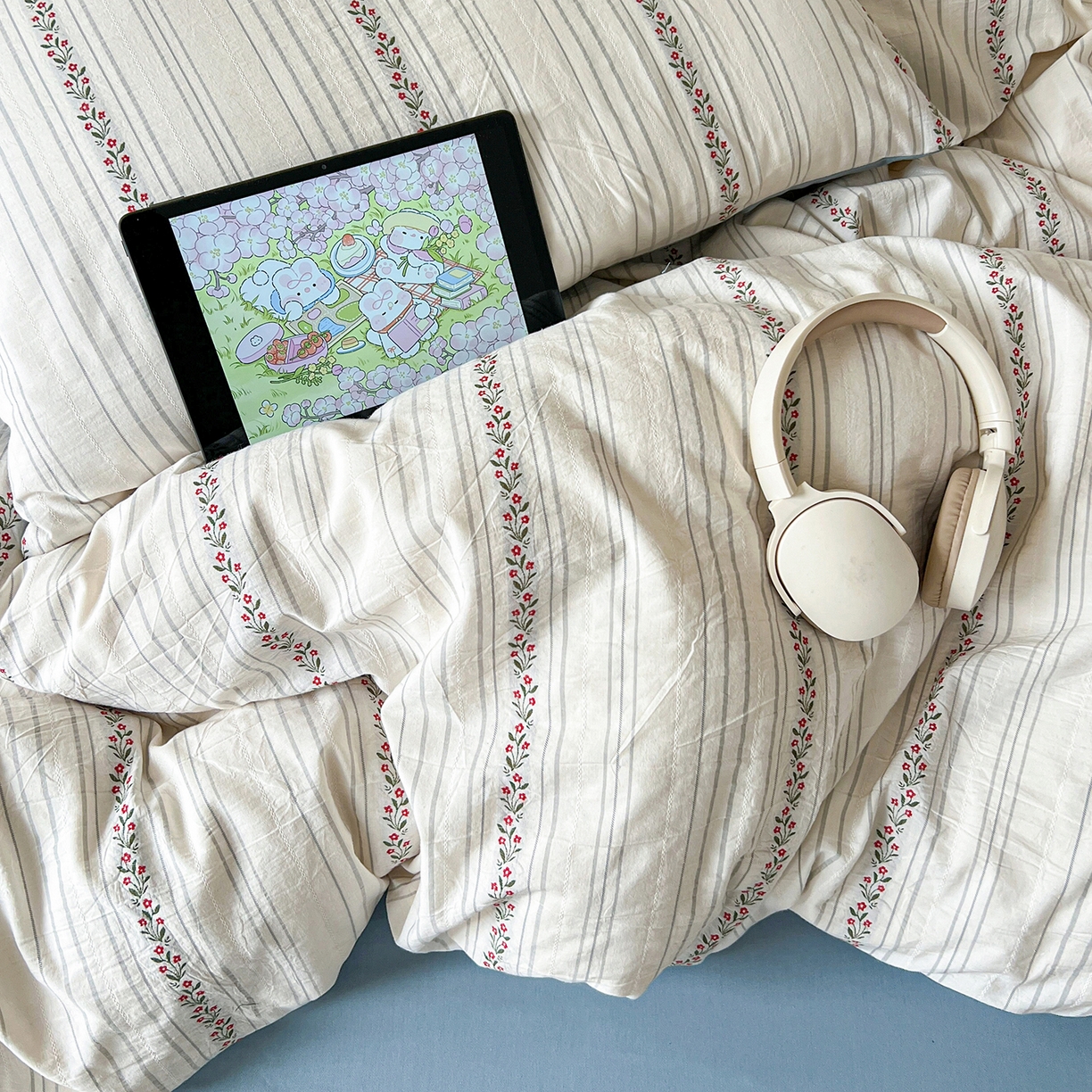 91家纺网 家纺一手货源 找家纺 爱丽丝 2026新款全棉剪花色织提花四件套 花颜-蓝