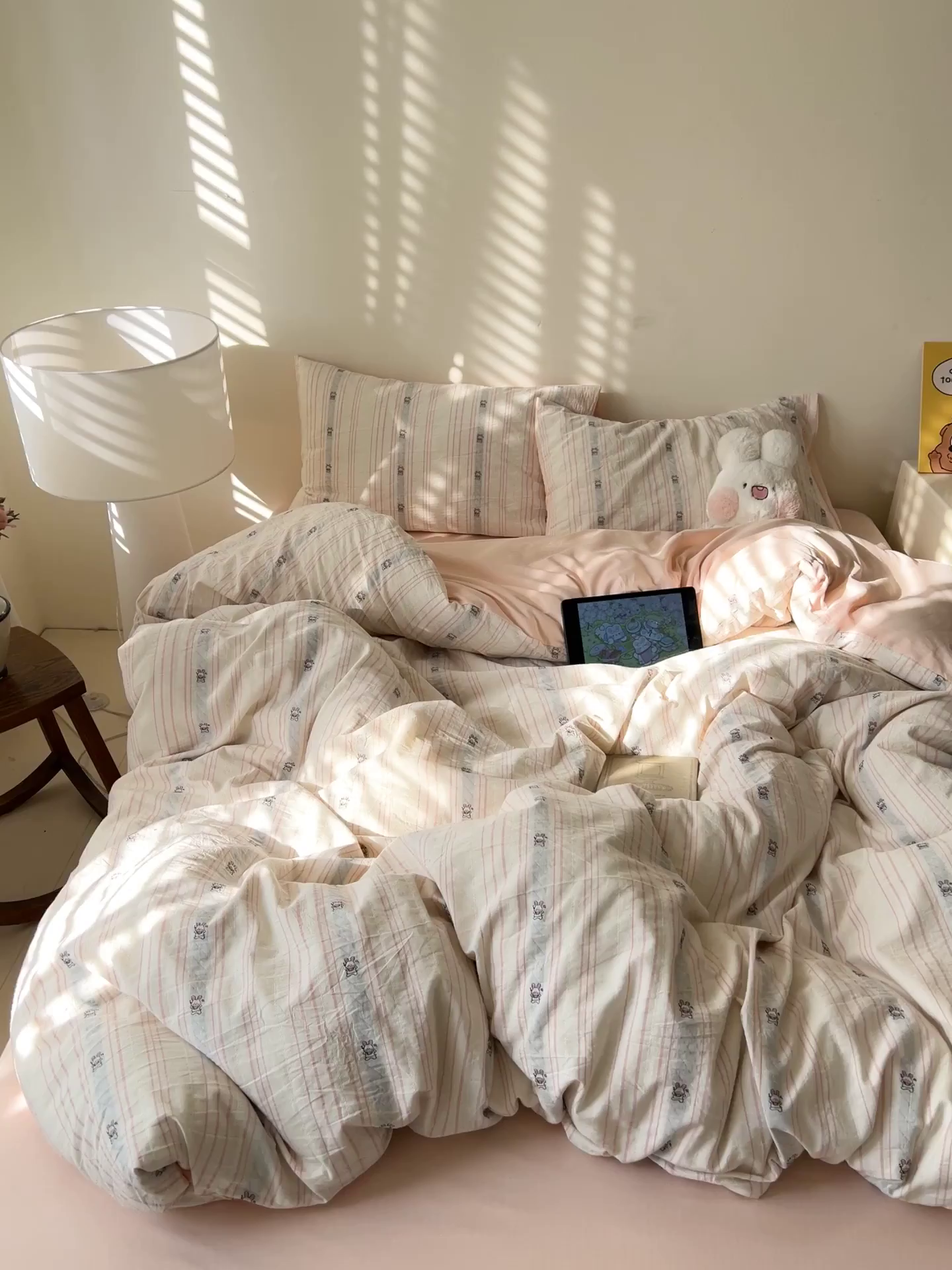 91家纺网 家纺一手货源 找家纺 爱丽丝 2026新款全棉剪花色织提花四件套 可爱兔-粉