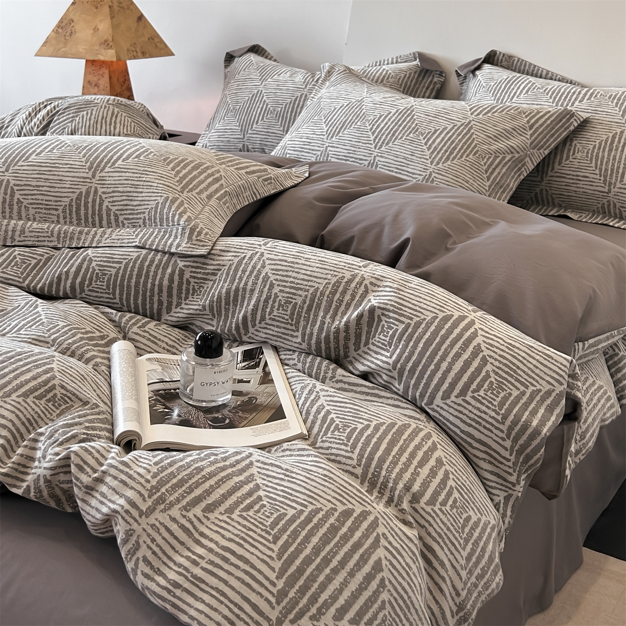 91家纺网 家纺一手货源 找家纺 爱丽丝 2026新款全棉色织提花四件套 几何菱形-灰色