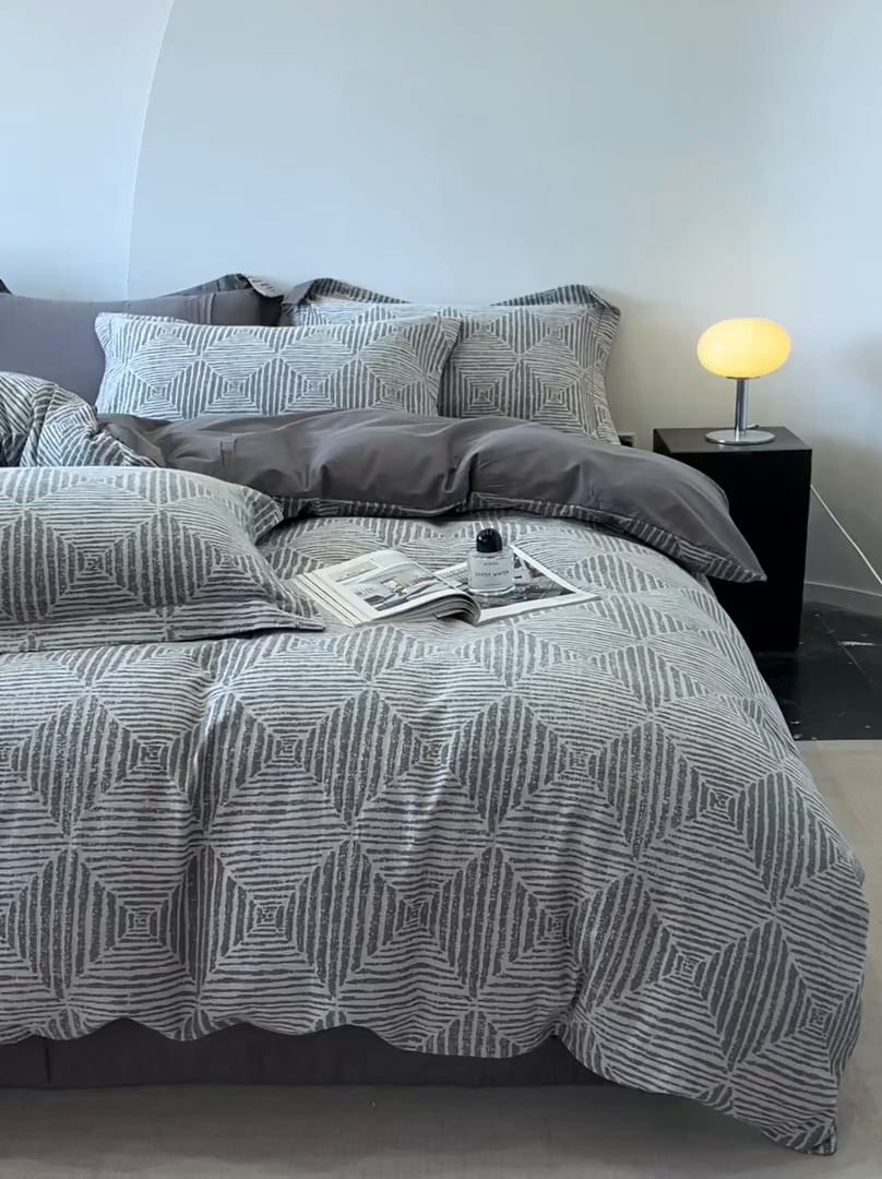 91家纺网 家纺一手货源 找家纺 爱丽丝 2026新款全棉色织提花四件套 几何菱形-灰色