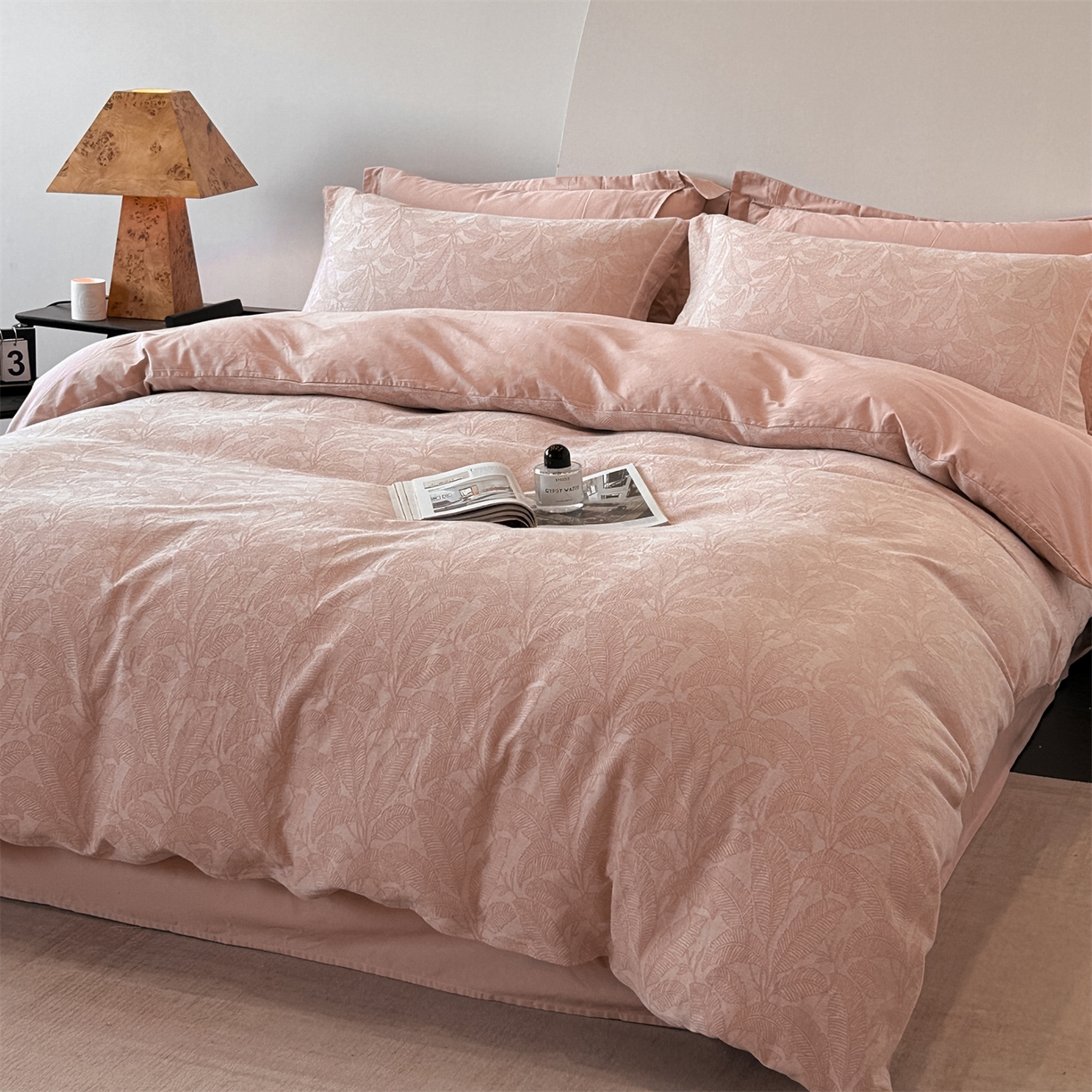 91家纺网 家纺一手货源 找家纺 爱丽丝 2026新款全棉色织提花四件套 琼枝玉叶-粉玉