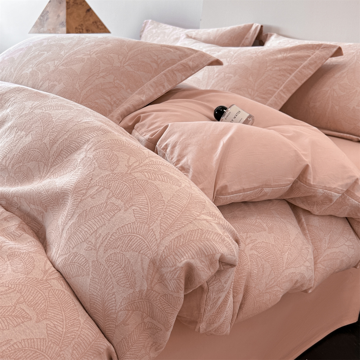 91家纺网 家纺一手货源 找家纺 爱丽丝 2026新款全棉色织提花四件套 琼枝玉叶-粉玉