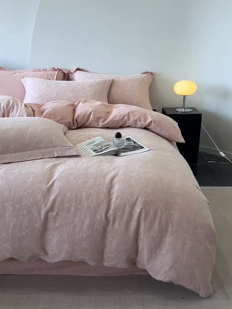 91家纺网 家纺一手货源 找家纺 爱丽丝 2026新款全棉色织提花四件套 琼枝玉叶-粉玉