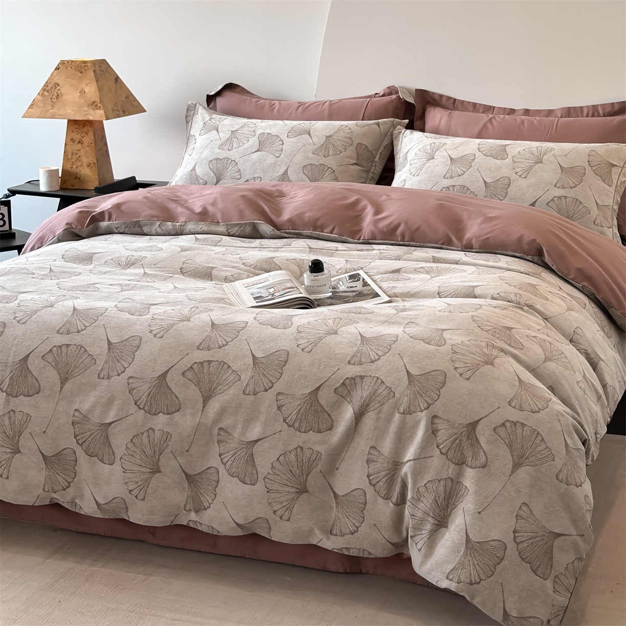 91家纺网 家纺一手货源 找家纺 爱丽丝 2026新款全棉色织提花四件套 银杏叶-豆沙