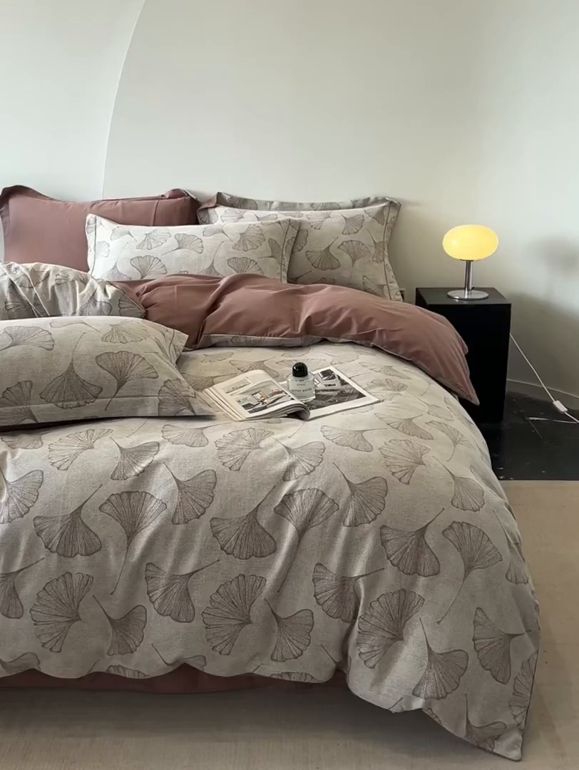 91家纺网 家纺一手货源 找家纺 爱丽丝 2026新款全棉色织提花四件套 银杏叶-豆沙