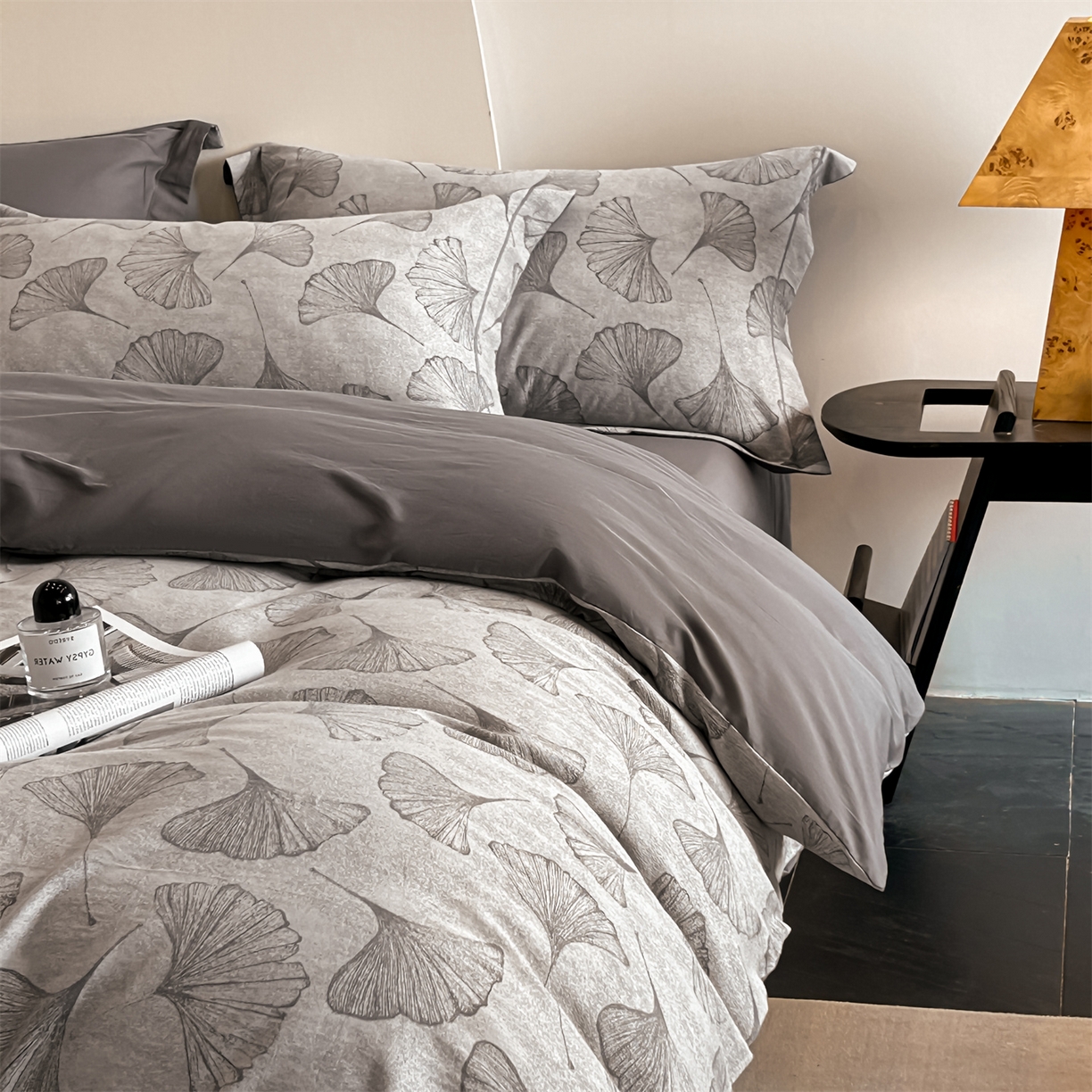 91家纺网 家纺一手货源 找家纺 爱丽丝 2026新款全棉色织提花四件套 银杏叶-灰色