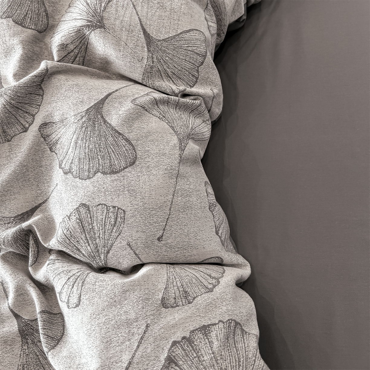 91家纺网 家纺一手货源 找家纺 爱丽丝 2026新款全棉色织提花四件套 银杏叶-灰色