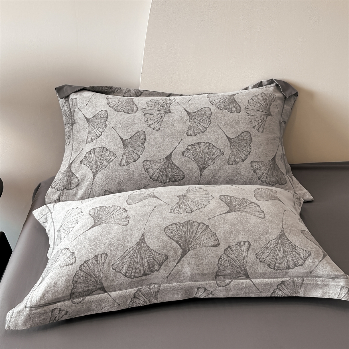 91家纺网 家纺一手货源 找家纺 爱丽丝 2026新款全棉色织提花四件套 银杏叶-灰色