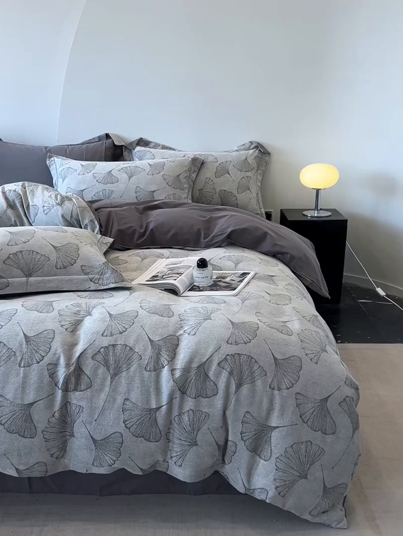 91家纺网 家纺一手货源 找家纺 爱丽丝 2026新款全棉色织提花四件套 银杏叶-灰色